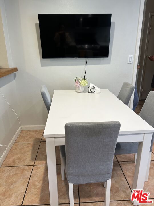 19528 Eagle Ridge Lane Porter Ranch, CA 91326 - Photo 6 of 20 a dining room with table and chairs