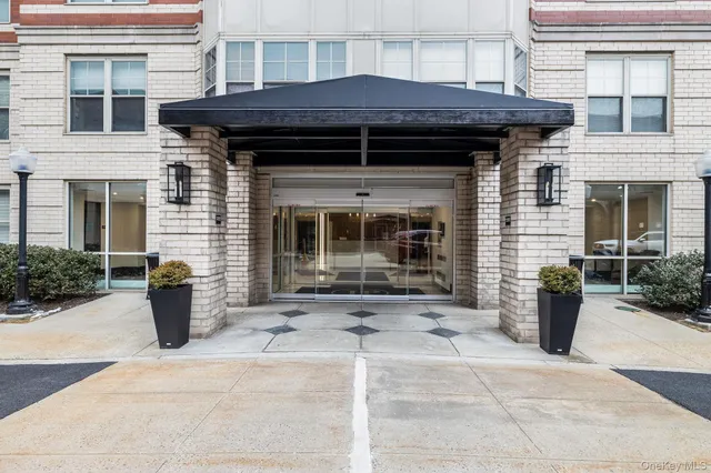 $2,700 | 300 Mamaroneck Avenue, Unit 417, White Plains, NY 10605