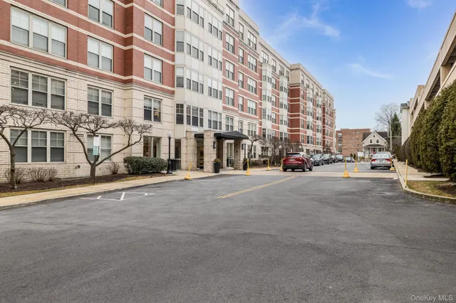 $2,700 | 300 Mamaroneck Avenue, Unit 417, White Plains, NY 10605