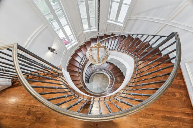 a view of front door with entryway