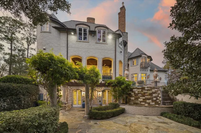 a view of park with tree