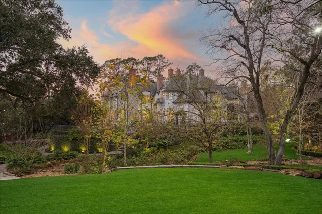 $6,875,000 | 322 Tynebrook Lane, Piney Point Village, TX 77024