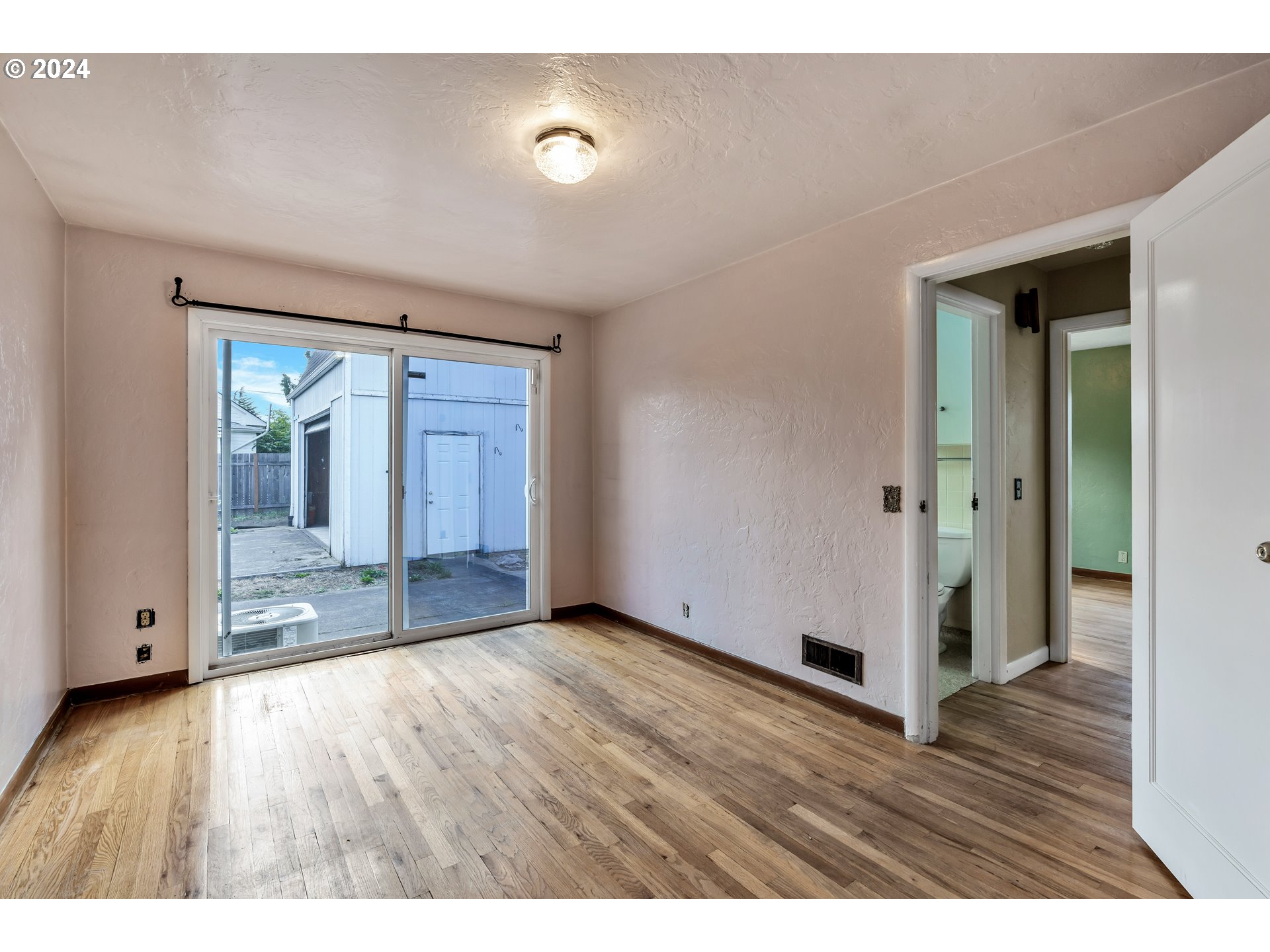 636 Northeast 71st Avenue Portland, OR 97213 - Photo 11 of 31