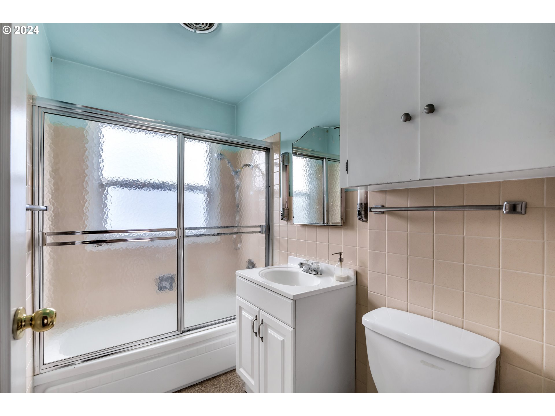 636 Northeast 71st Avenue Portland, OR 97213 - Photo 15 of 31