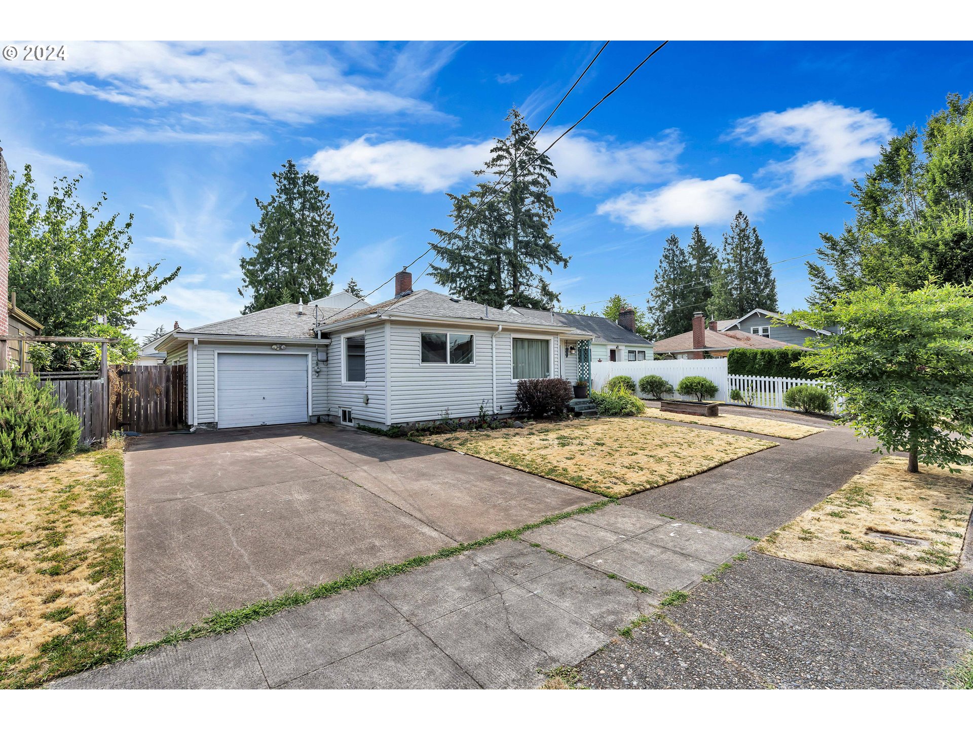 636 Northeast 71st Avenue Portland, OR 97213 - Photo 2 of 31