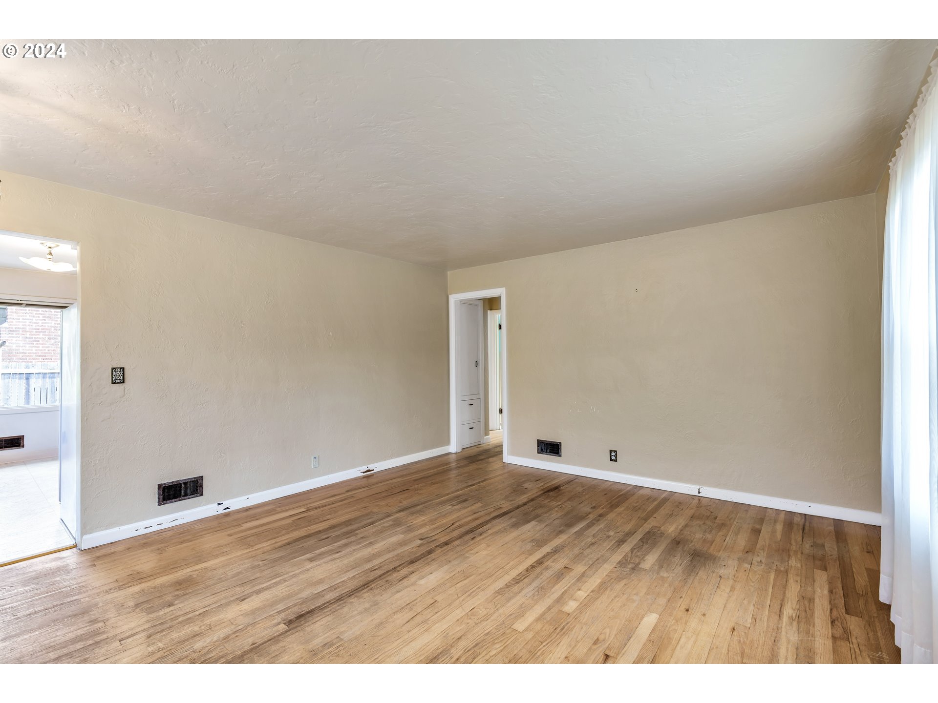 636 Northeast 71st Avenue Portland, OR 97213 - Photo 5 of 31