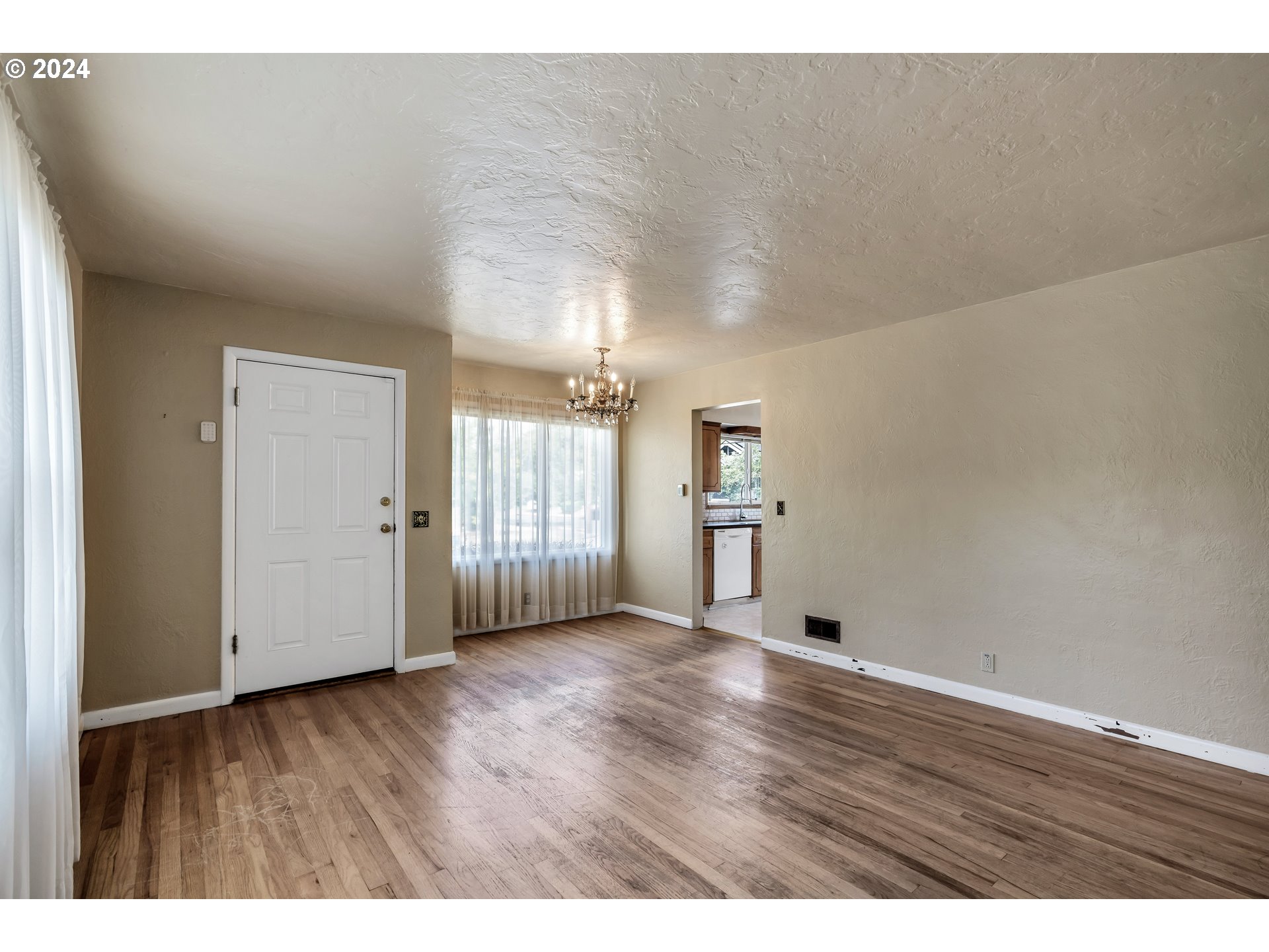 636 Northeast 71st Avenue Portland, OR 97213 - Photo 7 of 31