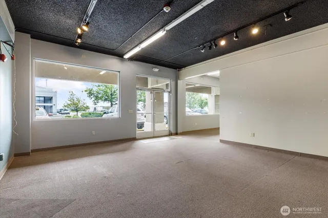 $6,000 | 270 Southeast Pioneer Way, Oak Harbor, WA 98277