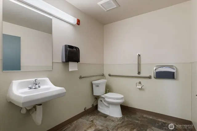 $6,000 | 270 Southeast Pioneer Way, Oak Harbor, WA 98277