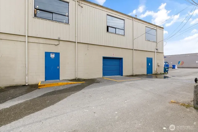 $6,000 | 270 Southeast Pioneer Way, Oak Harbor, WA 98277