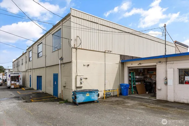 $6,000 | 270 Southeast Pioneer Way, Oak Harbor, WA 98277