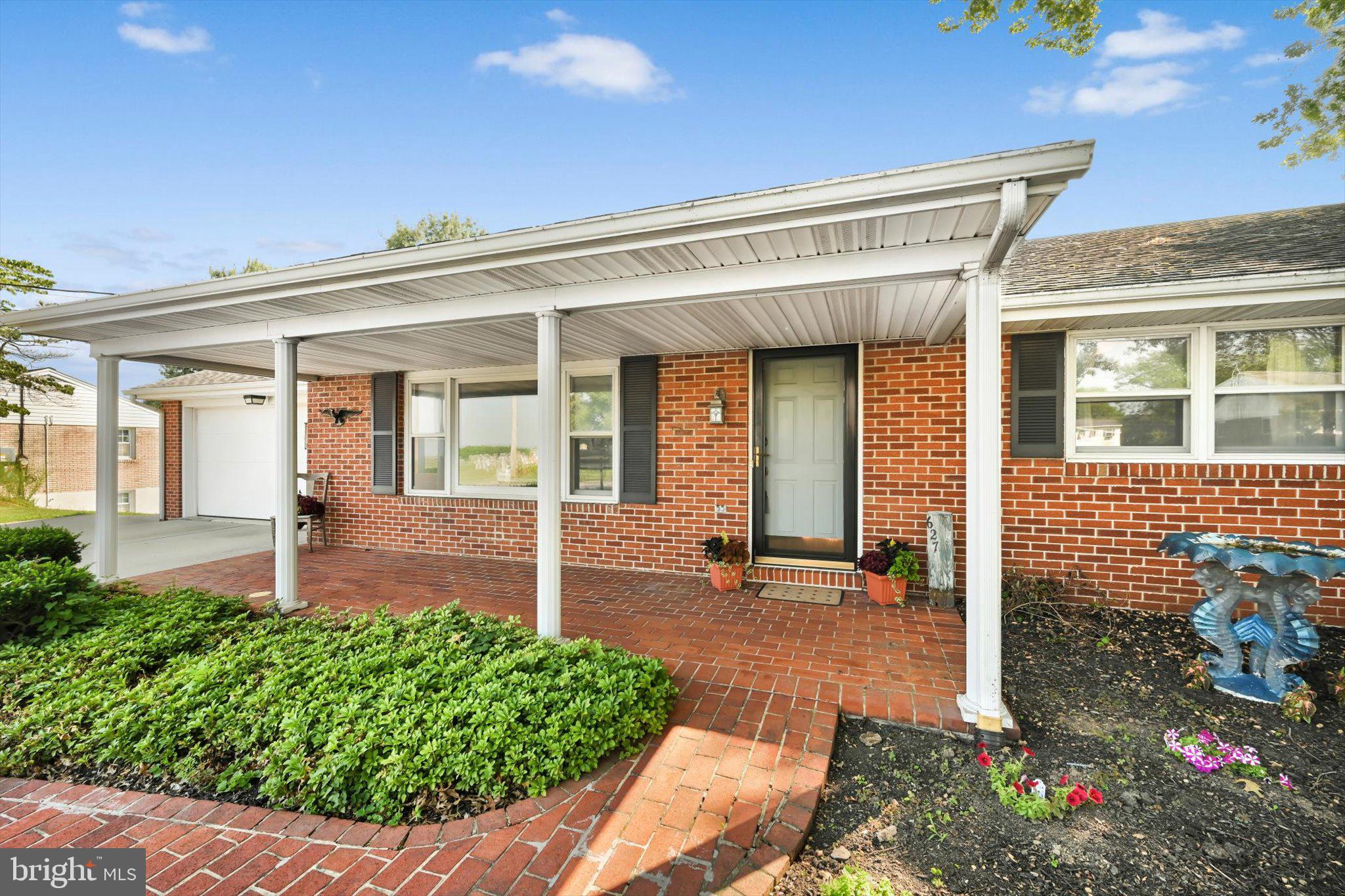 627 Pine Hill Road Lititz, PA 17543 - Photo 5 of 48