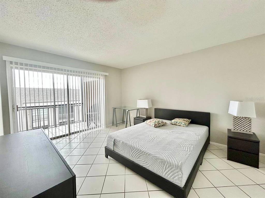 2625 Highway 590, Unit 1932 Clearwater, FL 33759 - Photo 6 of 14 a bedroom with a bed and a large window