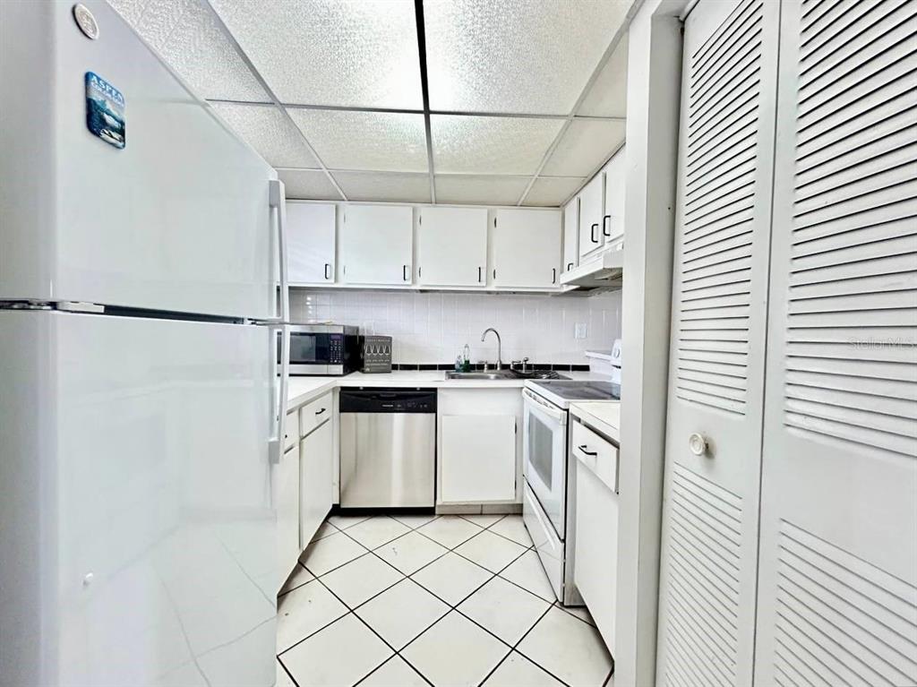 2625 Highway 590, Unit 1932 Clearwater, FL 33759 - Photo 10 of 14 a kitchen with stainless steel appliances a refrigerator sink and cabinets