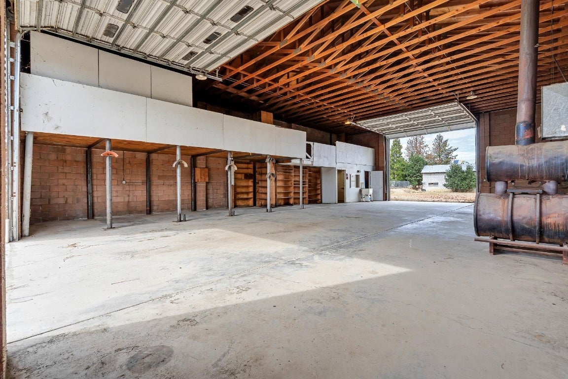 2821 Fairlane Road Yreka, CA 96097 - Photo 16 of 22 Gallery Image 16