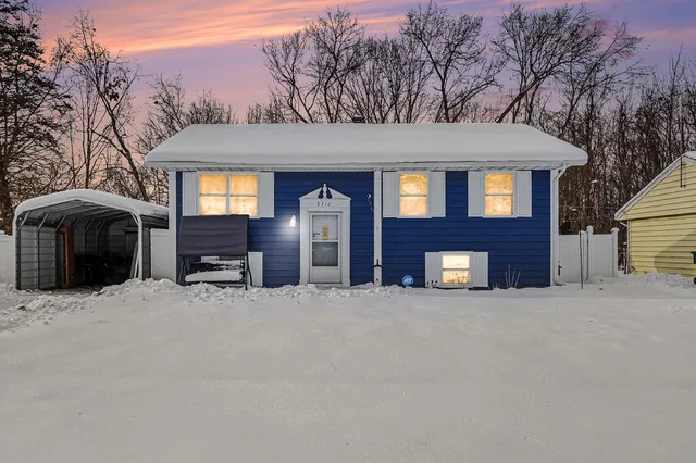 $209,900 | 2316 Fair Oaks Drive East, Niles, MI 49120