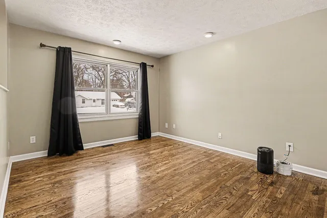 $209,900 | 2316 Fair Oaks Drive East, Niles, MI 49120