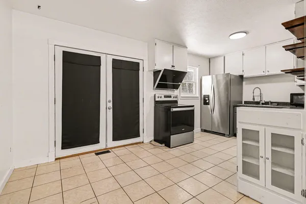 $204,000 | 2316 Fair Oaks Drive East, Niles, MI 49120