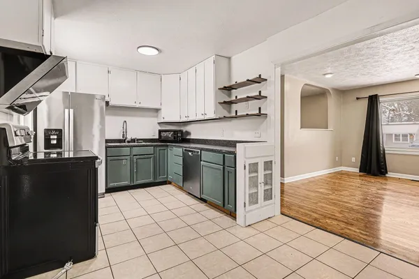 $204,000 | 2316 Fair Oaks Drive East, Niles, MI 49120