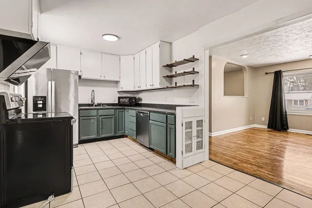 $209,900 | 2316 Fair Oaks Drive East, Niles, MI 49120