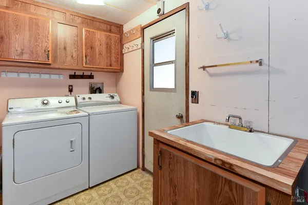 a view of a entrance door of the house