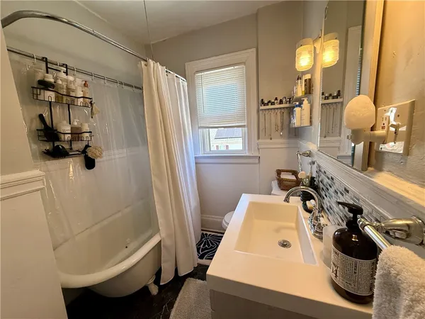 $1,900 | 38 Georgia Avenue, Providence, RI 02905