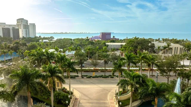 $575,000 | 750 North Tamiami Trail, Unit 1007, Sarasota, FL 34236