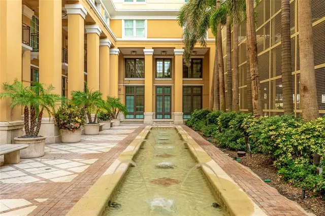 $575,000 | 750 North Tamiami Trail, Unit 1007, Sarasota, FL 34236