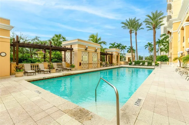 $575,000 | 750 North Tamiami Trail, Unit 1007, Sarasota, FL 34236