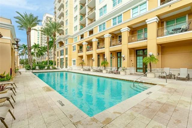 $575,000 | 750 North Tamiami Trail, Unit 1007, Sarasota, FL 34236