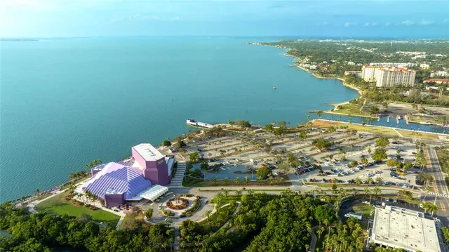 $575,000 | 750 North Tamiami Trail, Unit 1007, Sarasota, FL 34236