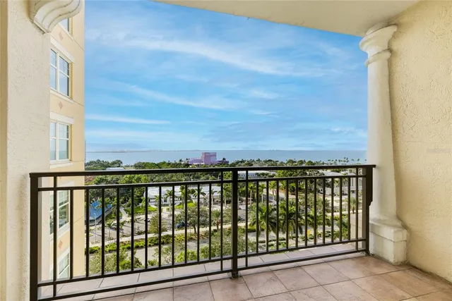 $575,000 | 750 North Tamiami Trail, Unit 1007, Sarasota, FL 34236