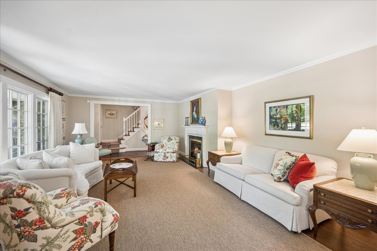 253 Summerfield Road Northbrook, IL 60062 - Photo 11 of 46 a living room with furniture and a couch