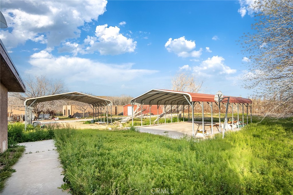 31516 Clay River Road Barstow, CA 92311 - Photo 60 of 73 a view of a garden with a houses