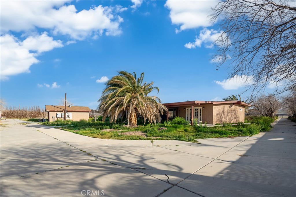 31516 Clay River Road Barstow, CA 92311 - Photo 6 of 73 a view of street with a building in the background