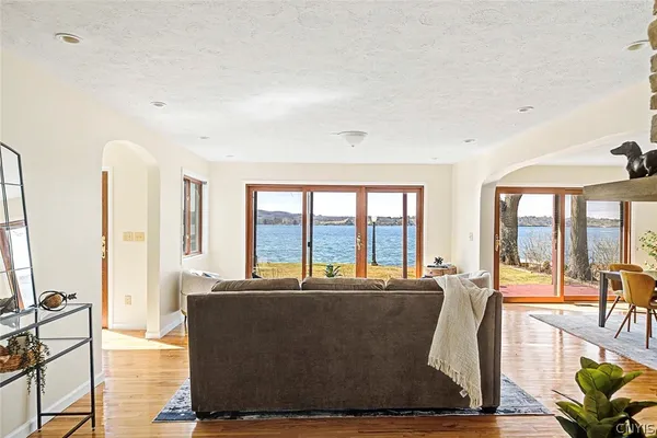 $2,900,000 | 2761 East Lake Road, Skaneateles, NY 13152