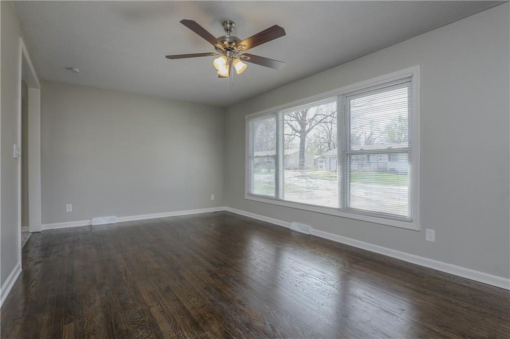 1 Northwest Walnut Street Lee's Summit, MO 64063 - Photo 17 of 38