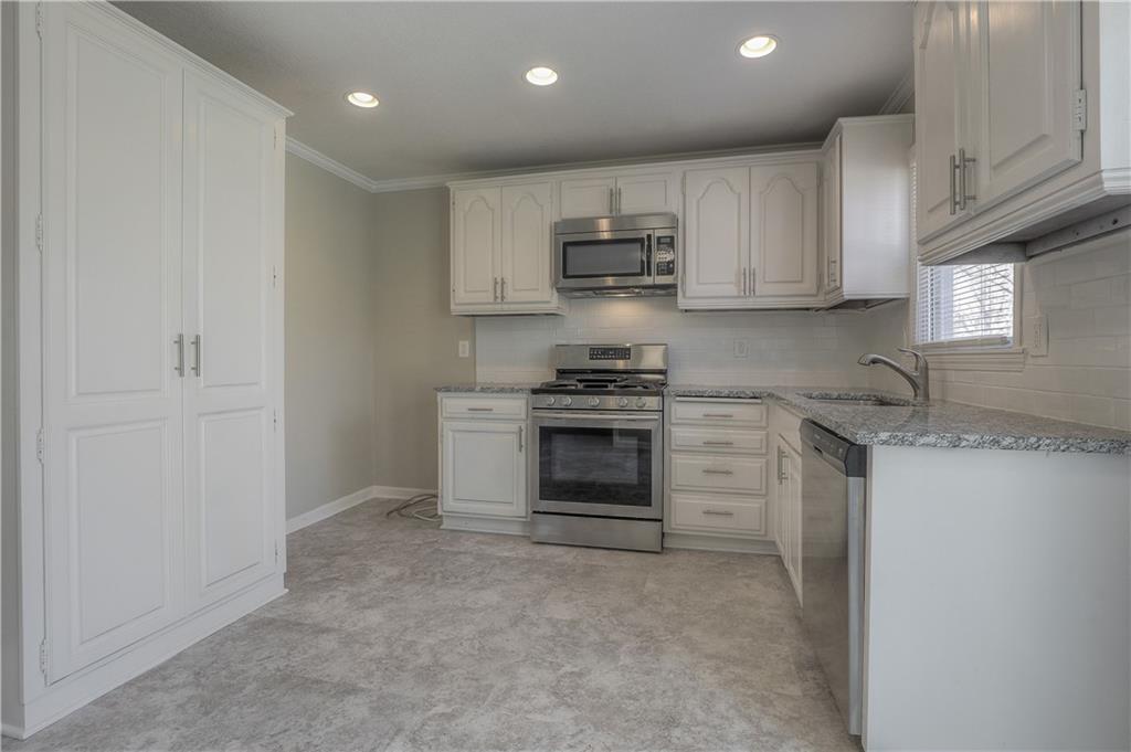 1 Northwest Walnut Street Lee's Summit, MO 64063 - Photo 21 of 38