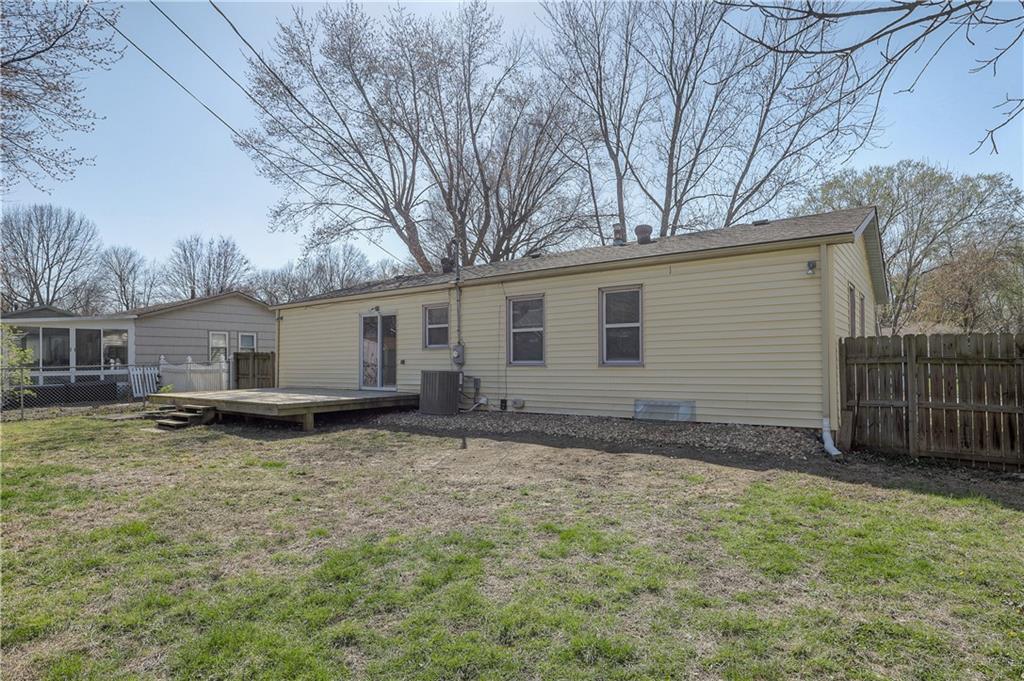 1 Northwest Walnut Street Lee's Summit, MO 64063 - Photo 9 of 38