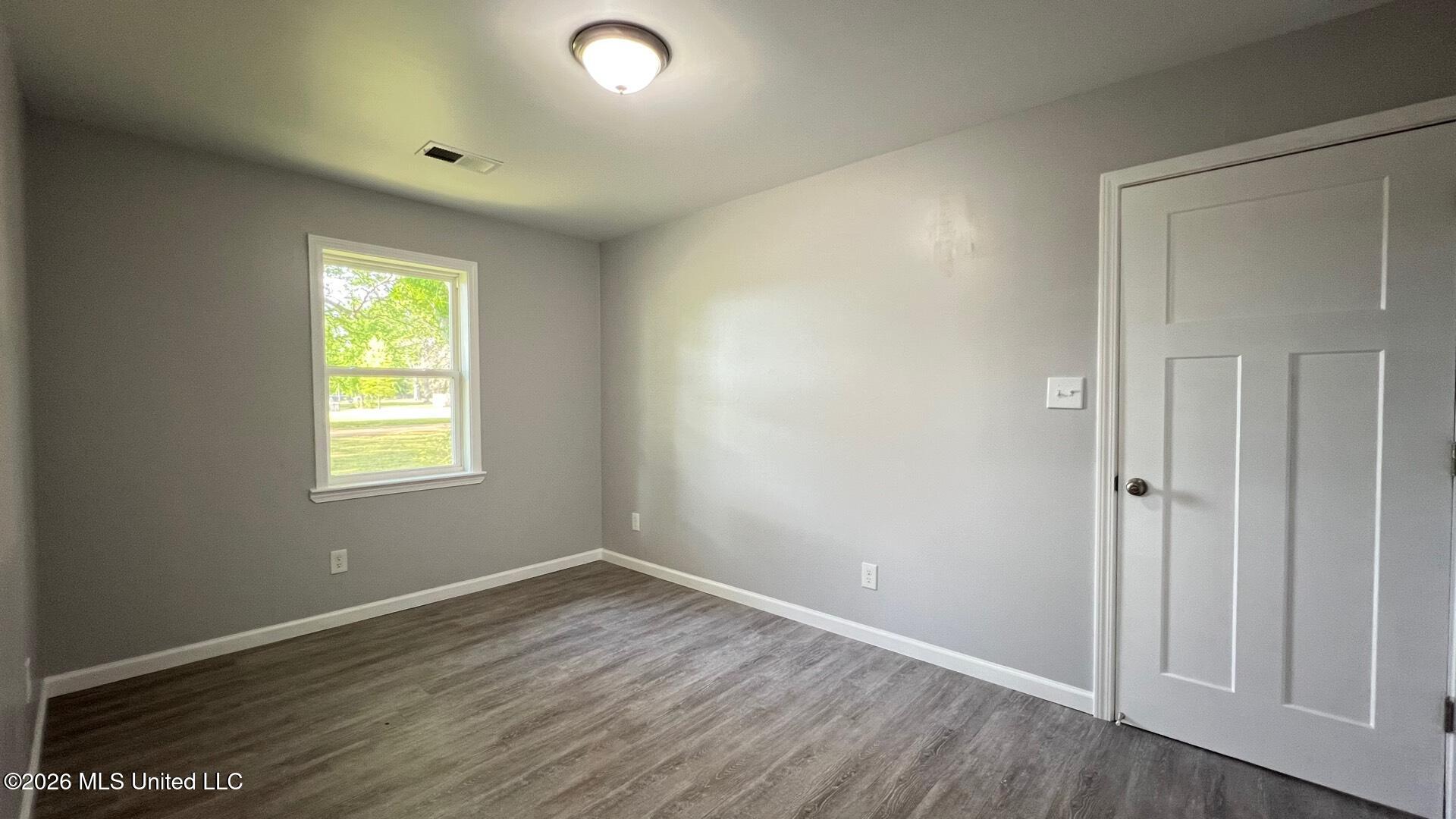 7381 Getwell Road Southaven, MS 38672 - Photo 13 of 18 Bedroom 3