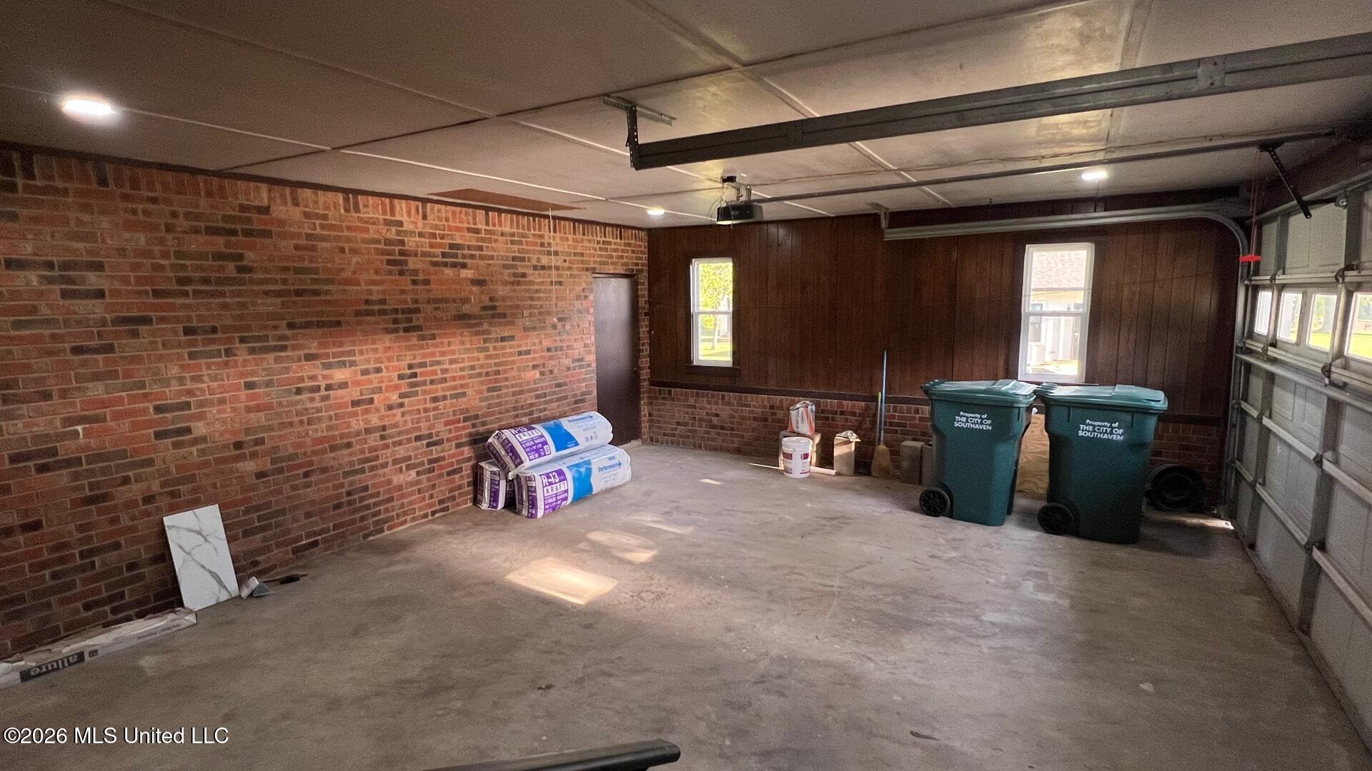 7381 Getwell Road Southaven, MS 38672 - Photo 17 of 18 Garage