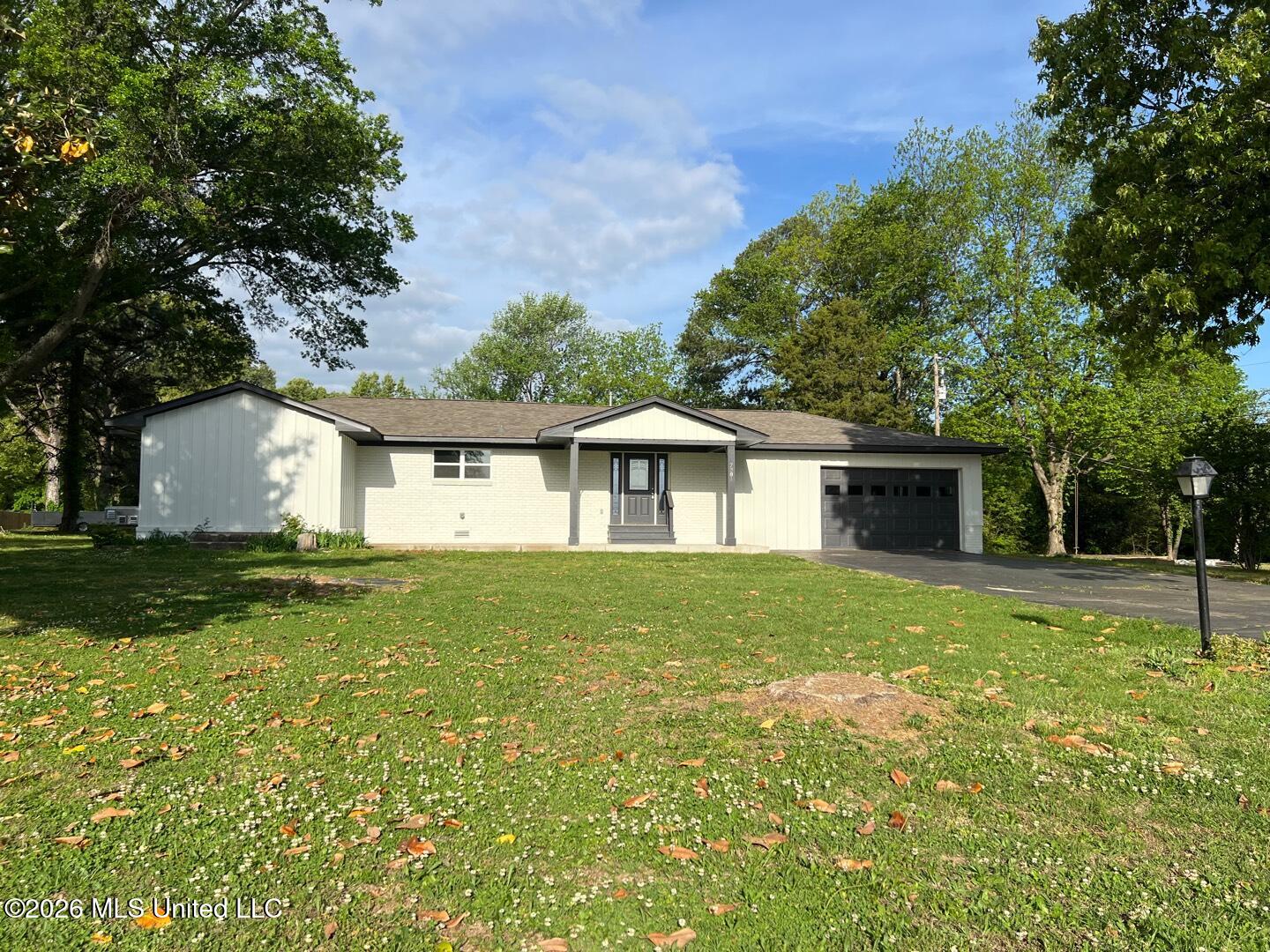 7381 Getwell Road Southaven, MS 38672 - Photo 2 of 18 Front of Home 2