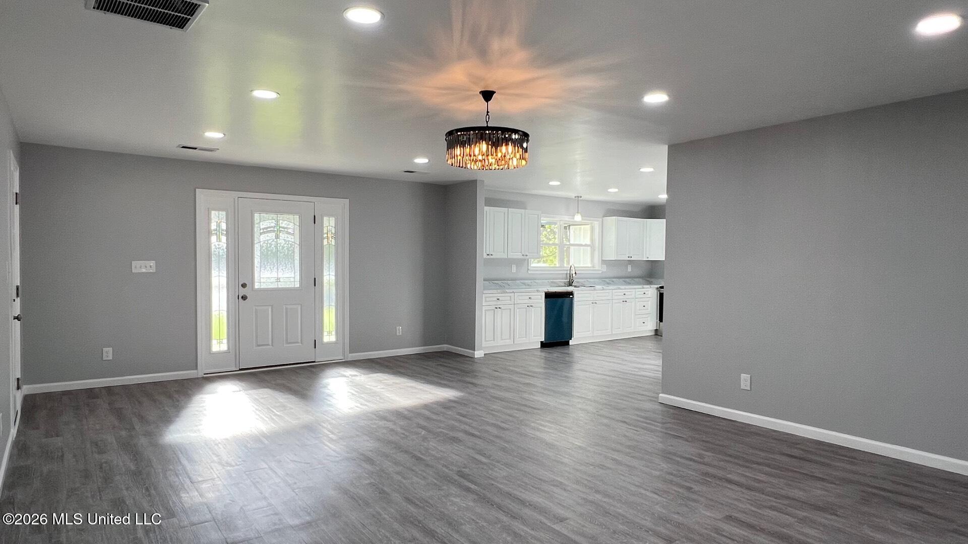 7381 Getwell Road Southaven, MS 38672 - Photo 4 of 18 Great Room