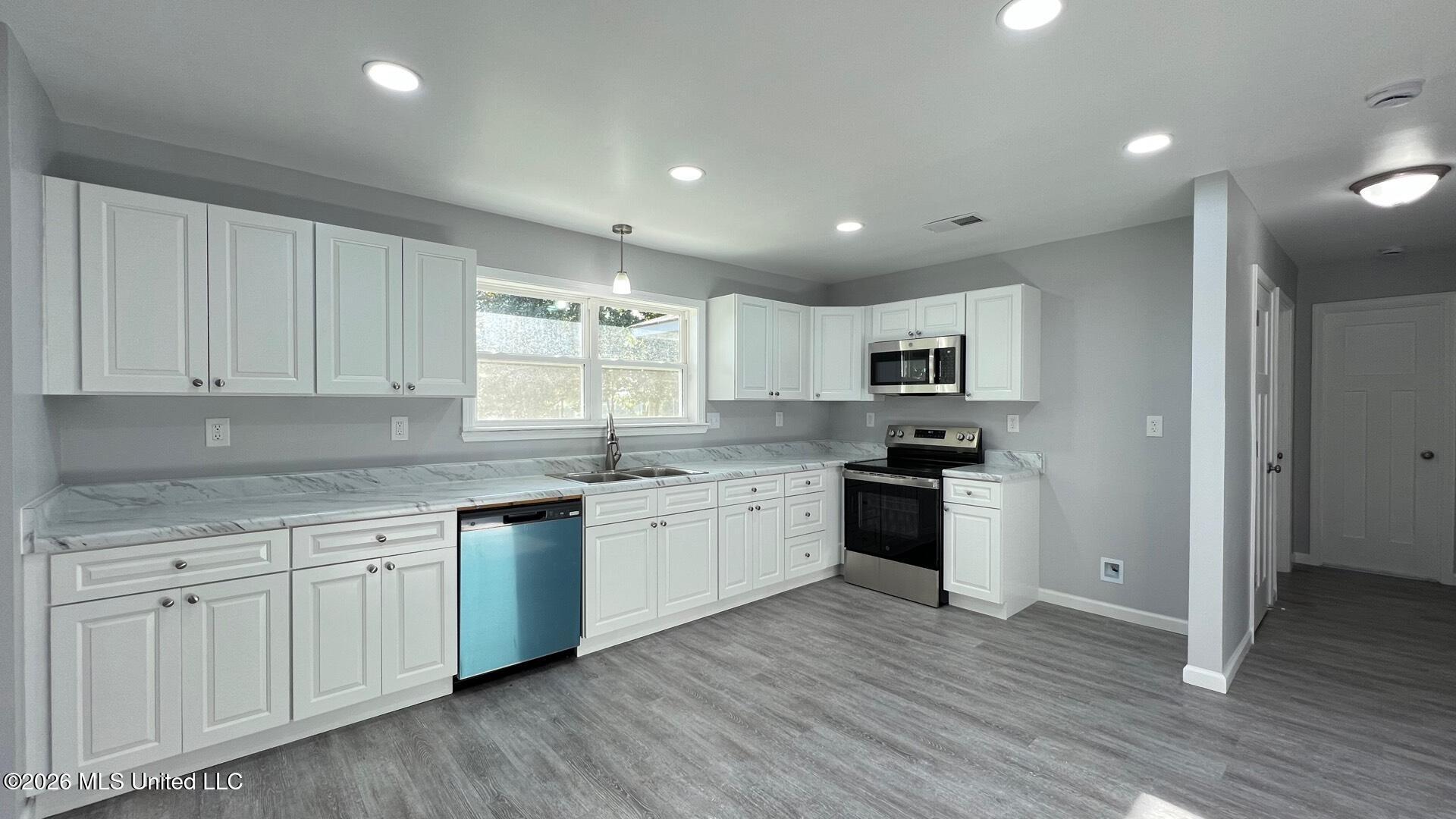 7381 Getwell Road Southaven, MS 38672 - Photo 7 of 18 Kitchen