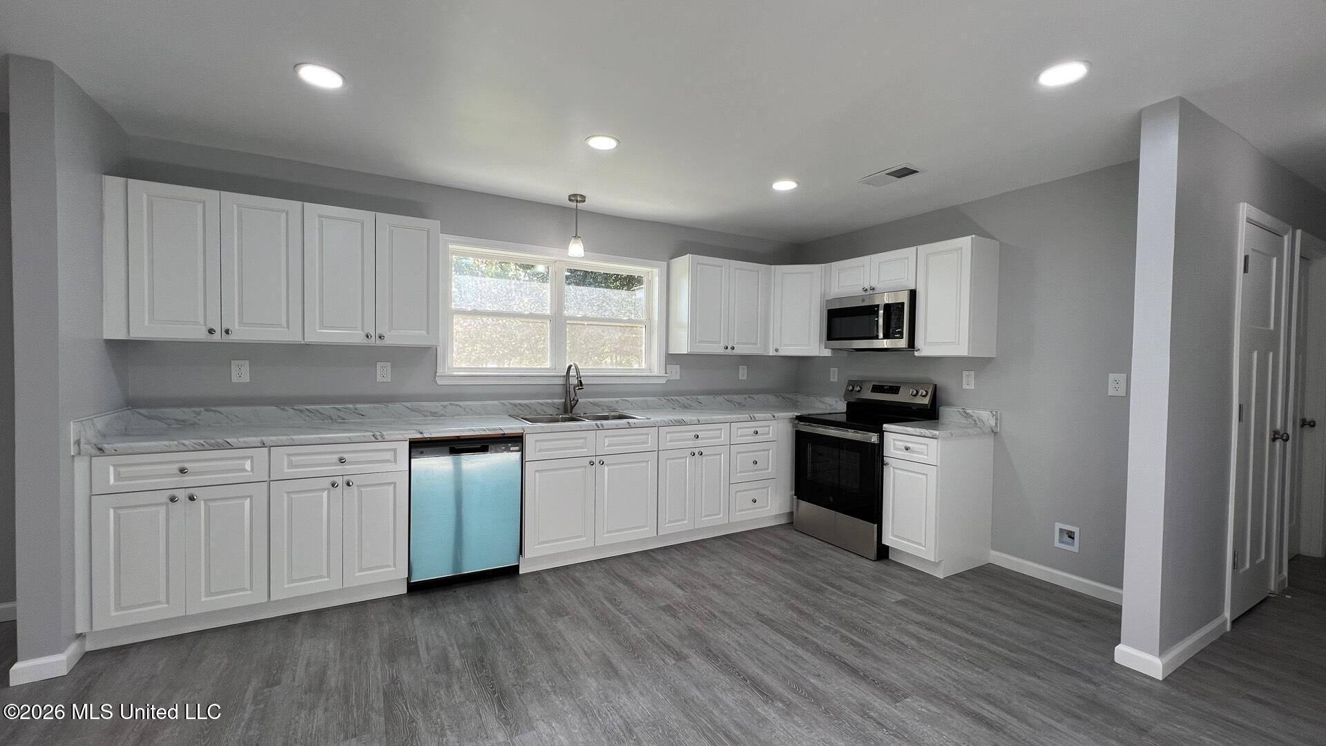 7381 Getwell Road Southaven, MS 38672 - Photo 8 of 18 Kitchen