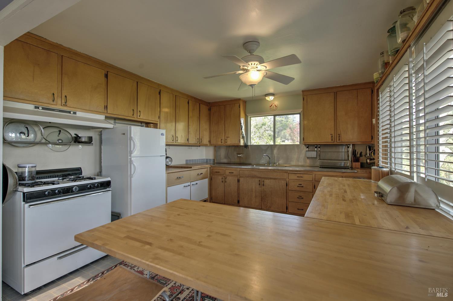 10957 Westside Road Healdsburg, CA 95448 - Photo 11 of 30 a kitchen with granite countertop a stove cabinets and refrigerator