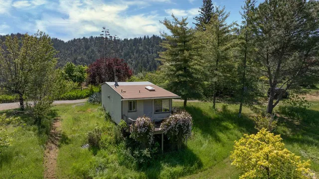 $1,900,000 | 10957 Westside Road, Healdsburg, CA 95448
