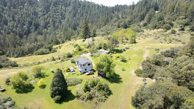 $1,900,000 | 10957 Westside Road, Healdsburg, CA 95448