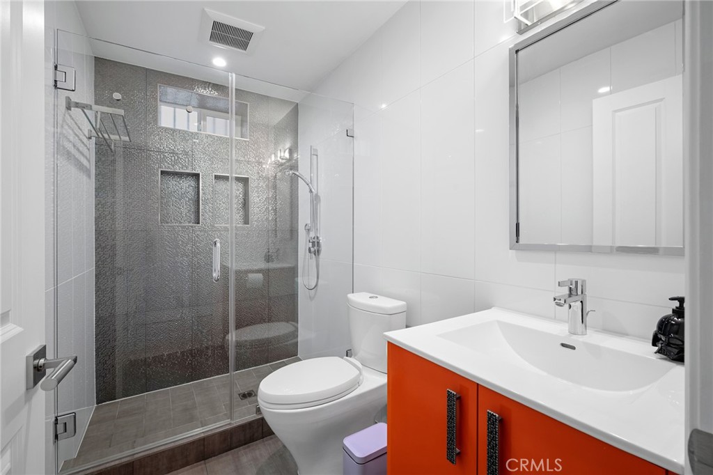 2040 West Kenneth Road Glendale, CA 91201 - Photo 40 of 64