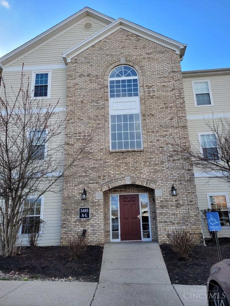 5485 Michelles Oak Court, Unit K Cincinnati, OH 45248 - Photo 1 of 35